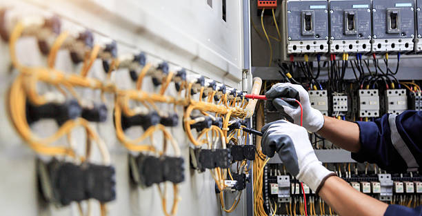 Professional Electrician technician working in Mount Zion, IL